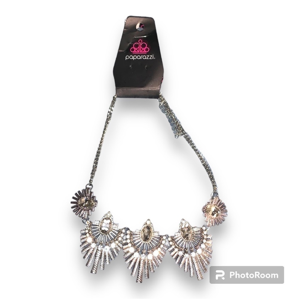 Paparazzi silver diamond stone necklace